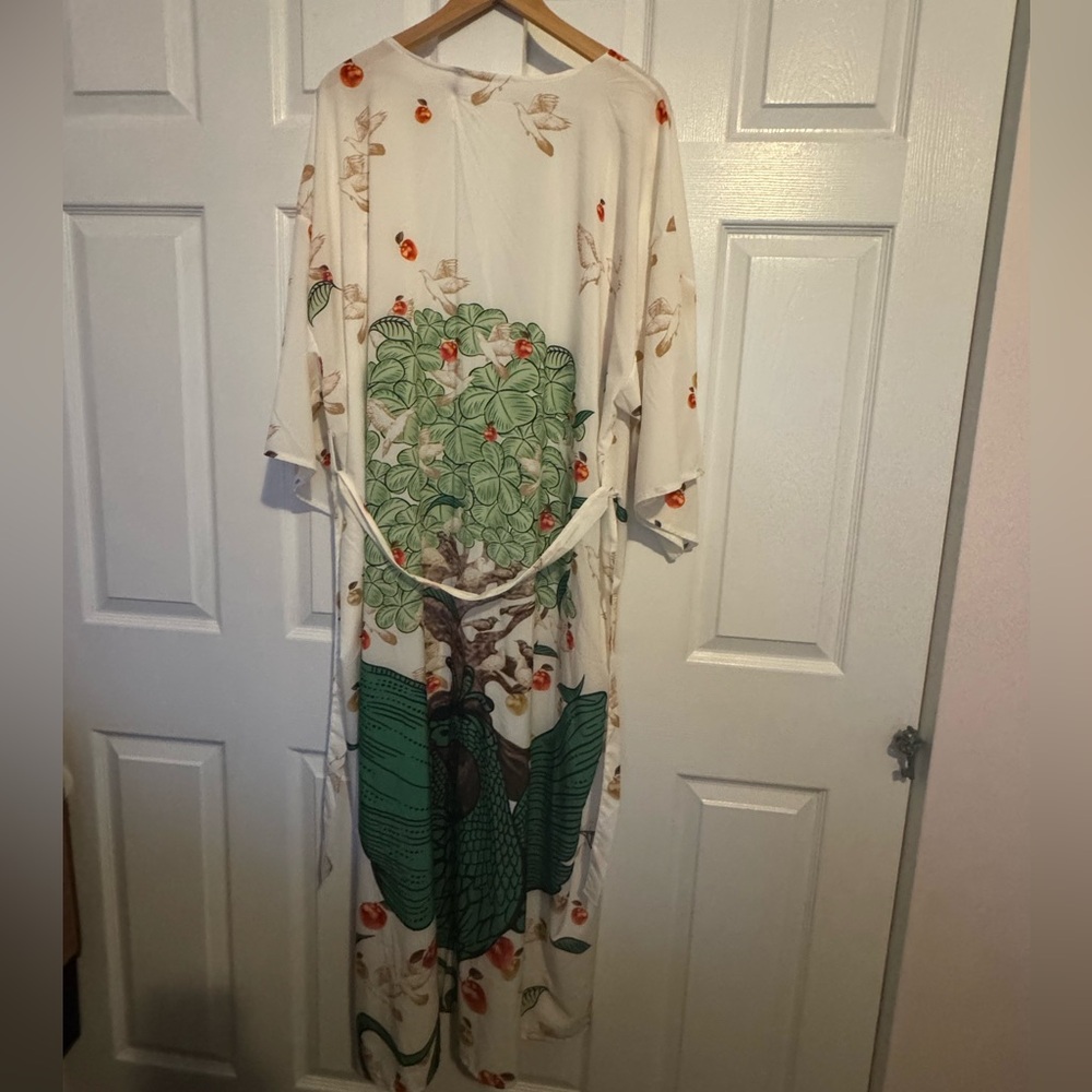 Floral Green and Cream Kimono Robe - Picture 2 of 8